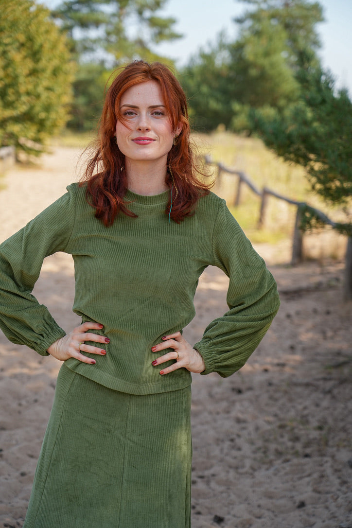 Marleen long olive sweater – hip-length sweater with balloon sleeves — Vivien Joy