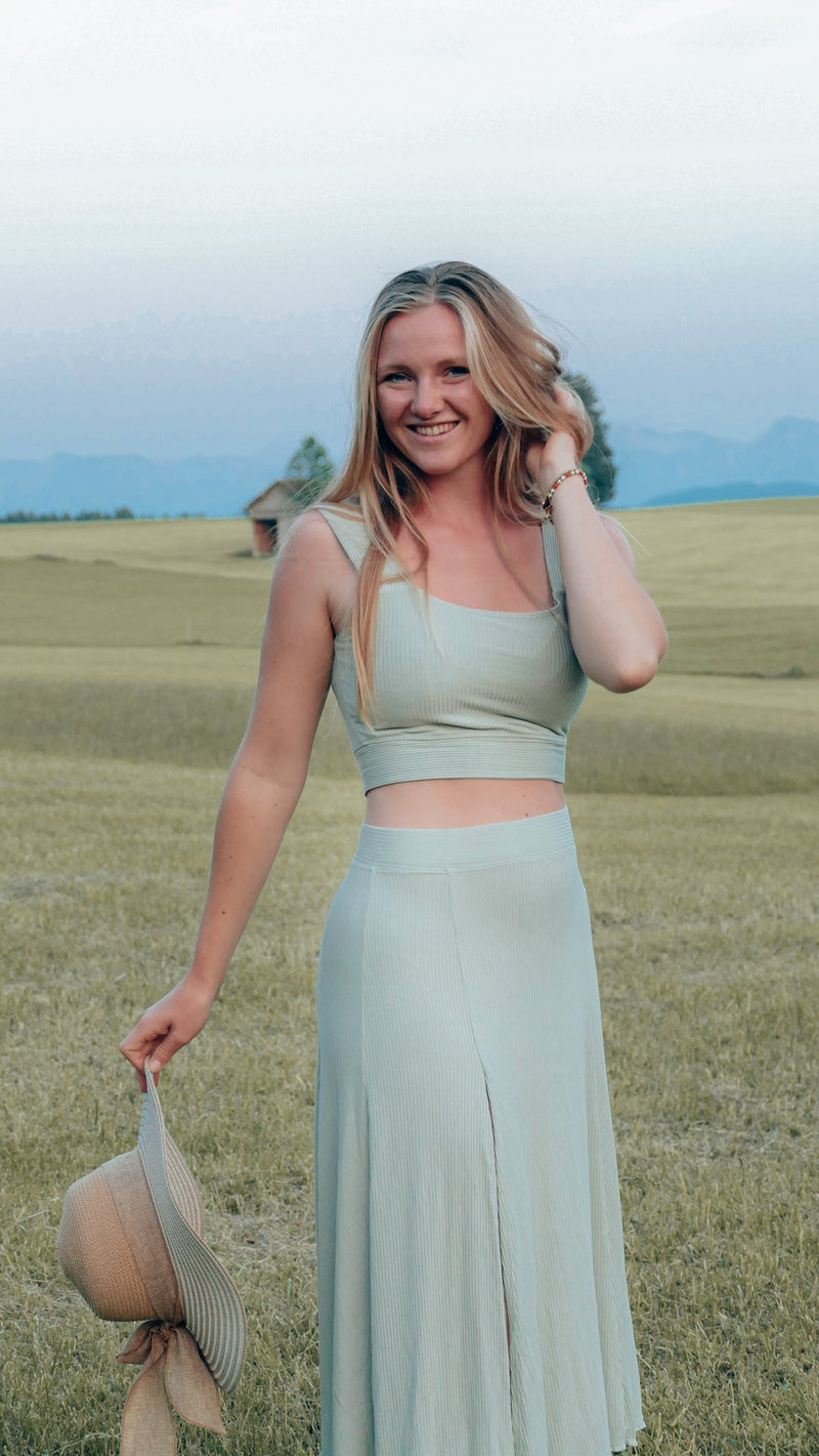 FARRAH Midiskirt mint – High Waist Rüschensaum Schlitz — Vivien Joy