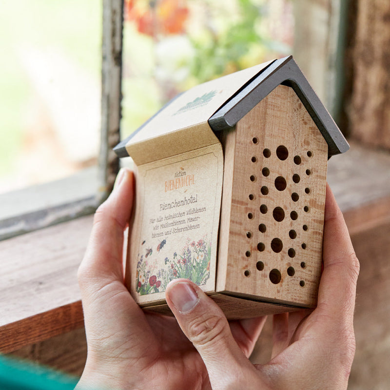 Bee Hotel "Bienenwohl" – Solid Beech Wood — Die Stadtgärtner
