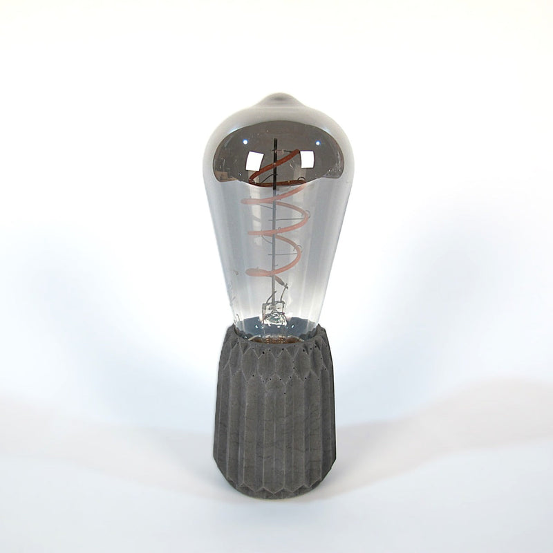 Violet Tischlampe aus Beton – Dimmbar, modernes Design, Handarbeit — Handworkz