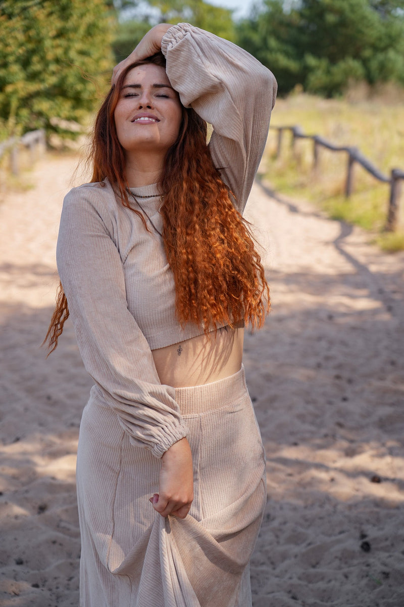 Marleen Crop Pullover Dune – Elegance & Comfort | Waist-length | Balloon Sleeves — Vivien Joy