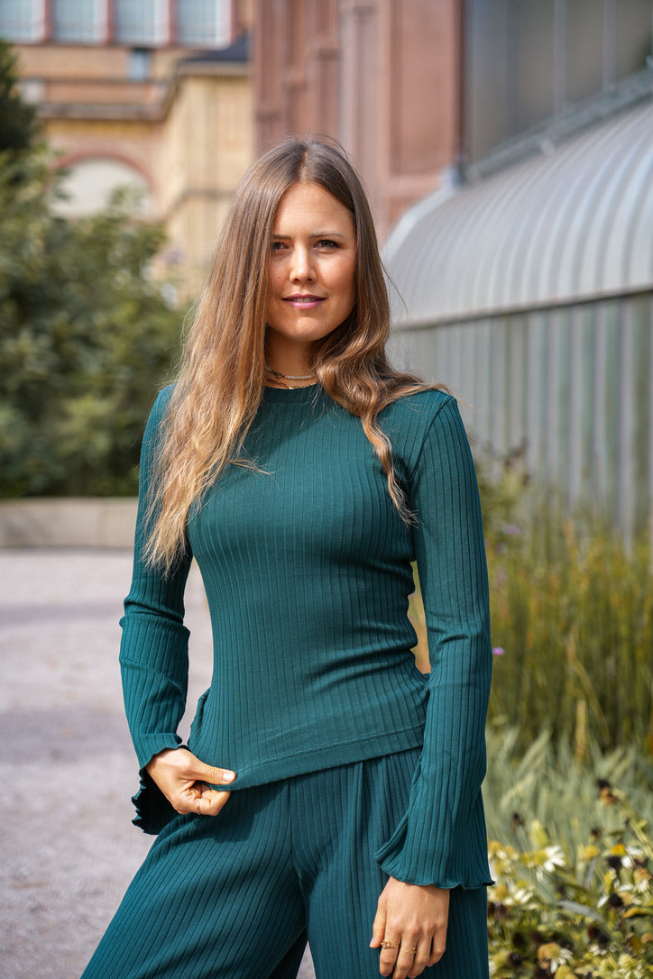 Lya langer Pulli bottle green – Figurbetont mit Trompetenärmeln — Vivien Joy