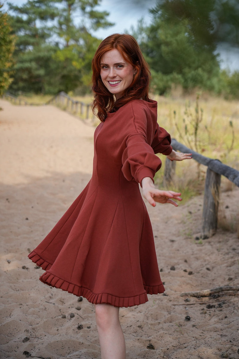 KAYLA Kleid Sienna – Bio-Baumwolle, Rüschensaum, elegant & komfortabel — Vivien Joy