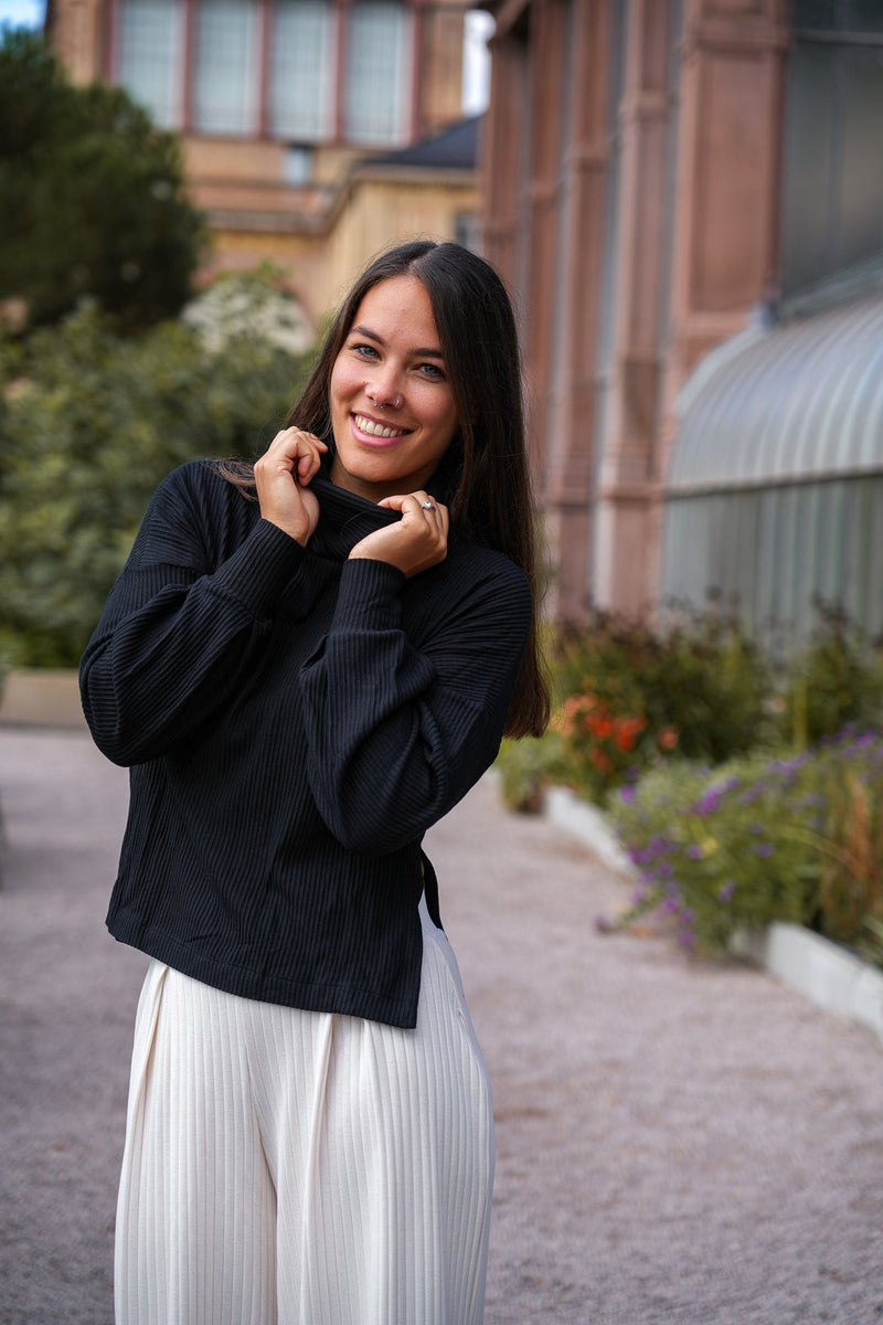 Aila Basic Jumper Black – LENZING™ ECOVERO™ Viscose Turtleneck — Vivien Joy