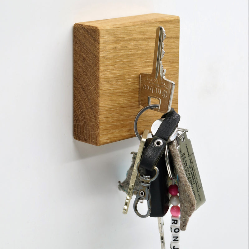 Magnetic Holder CUBE – Solid oak, walnut, or maple — Woodkopf