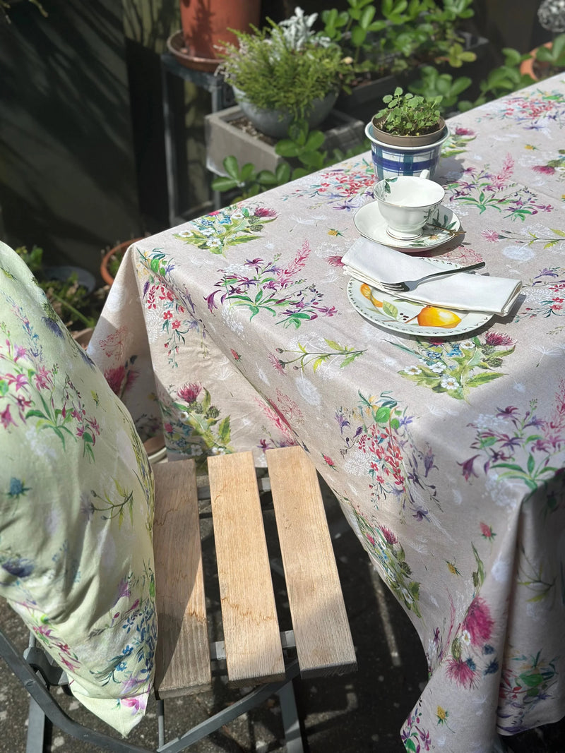 Tischwäsche Florales Frühjahrsdesign III – 100 % Baumwolle, Handarbeit aus Vorarlberg — von der Thannen Luxury Bedding