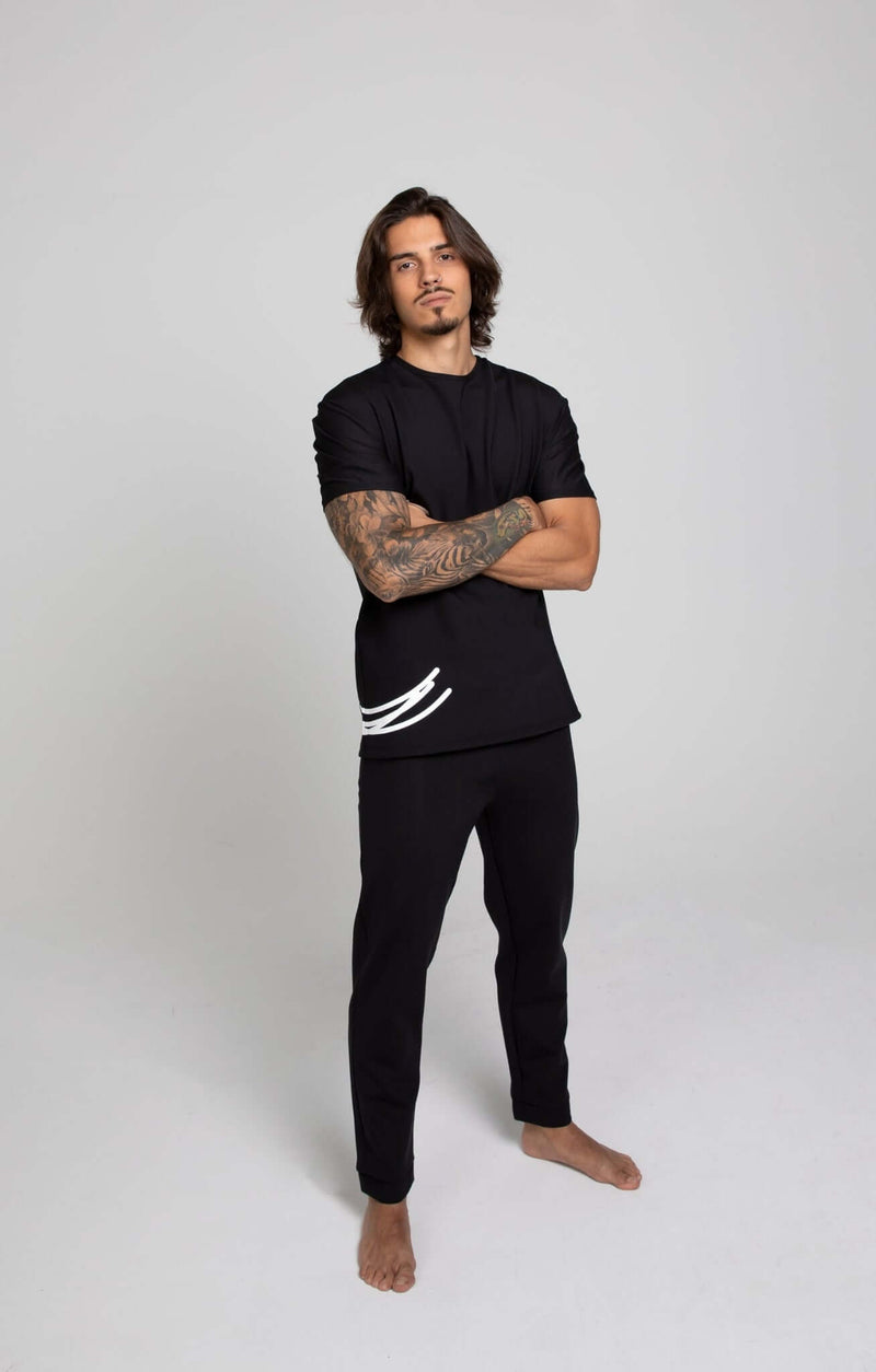 HACOY Sports Pants Schwarz – Lockerer Schnitt mit Monogramm-Detail — HACOY