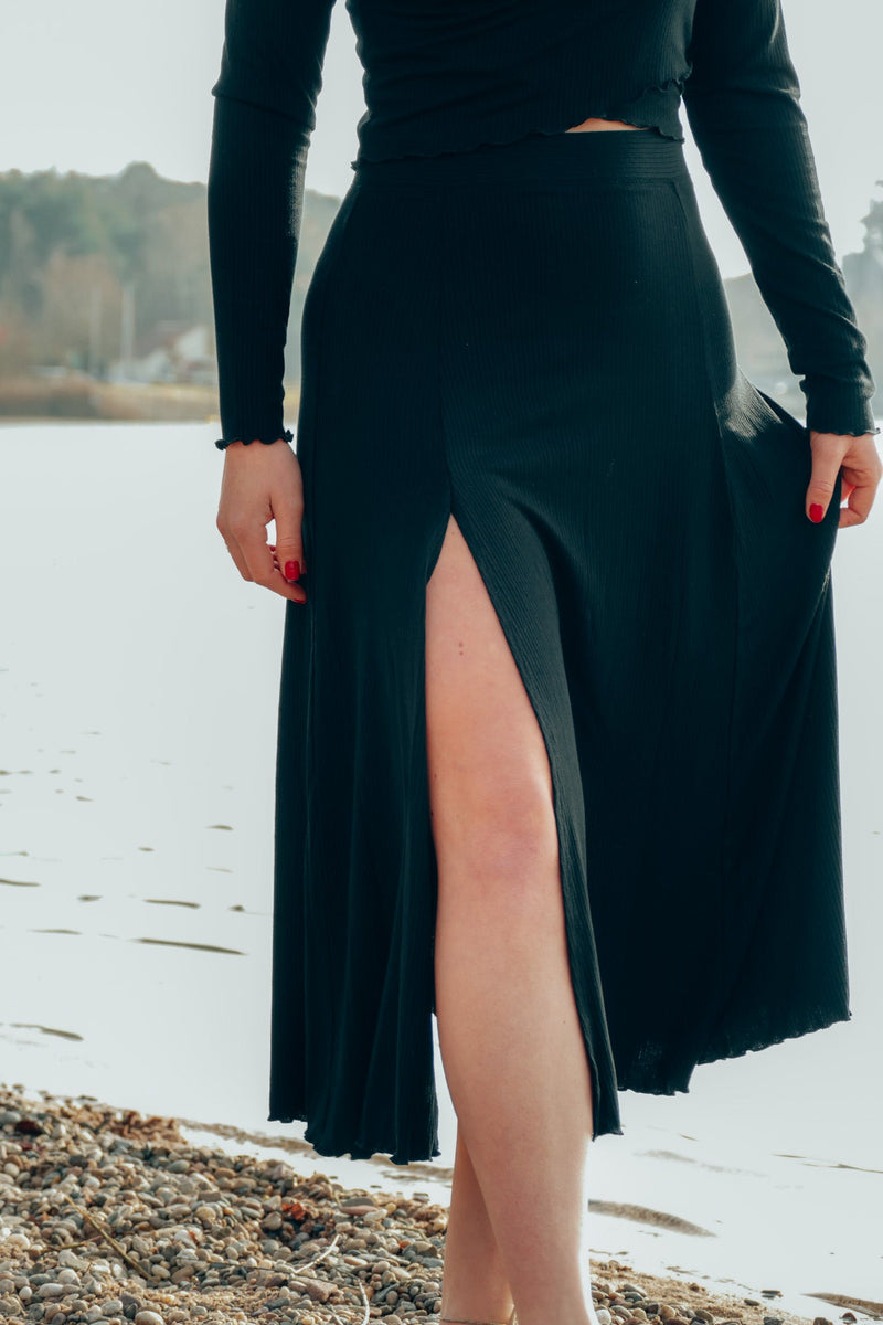 FARRAH Midiskirt black – High Waist Ruffle Hem Slit — Vivien Joy
