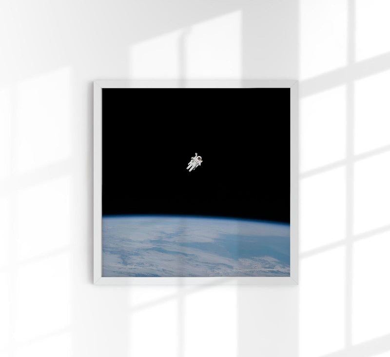 Astronaut in Raumanzug NASA Poster – Handdrucke Berlin — Patroa Studio