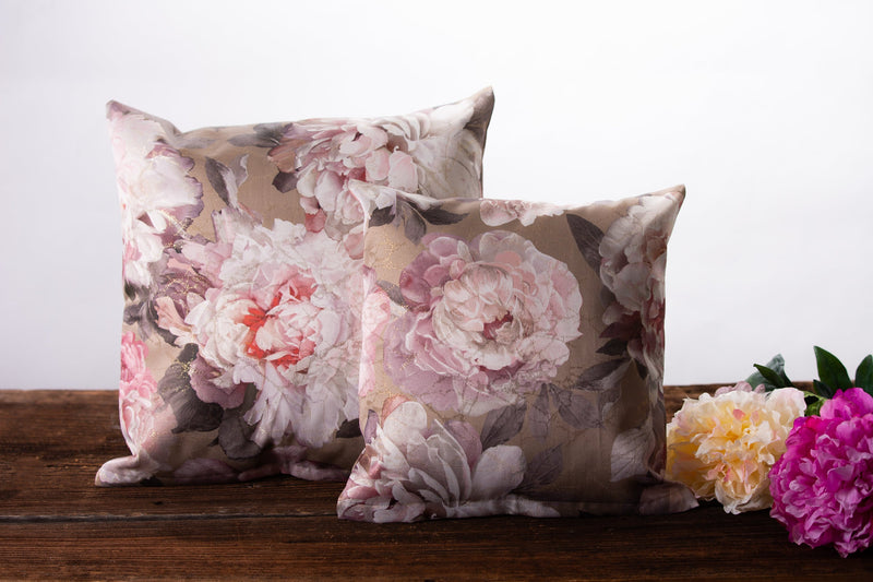 Zierkissen Peony white – Blumenprint, Baumwolle & Polyester, Füllung inklusive — von der Thannen Luxury Bedding