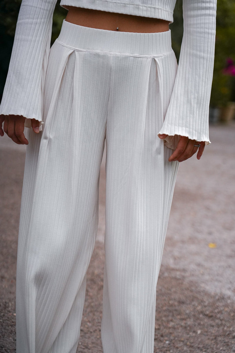 Lya Comfy Pants creamy white – Elegante Stoffhose mit elastischem Bund — Ansicht 9