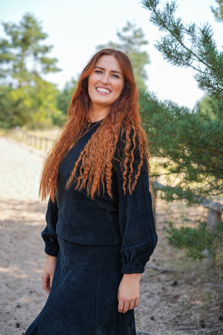 Marleen long jumper black – organic cotton, balloon sleeves, hip length — Ansicht 7