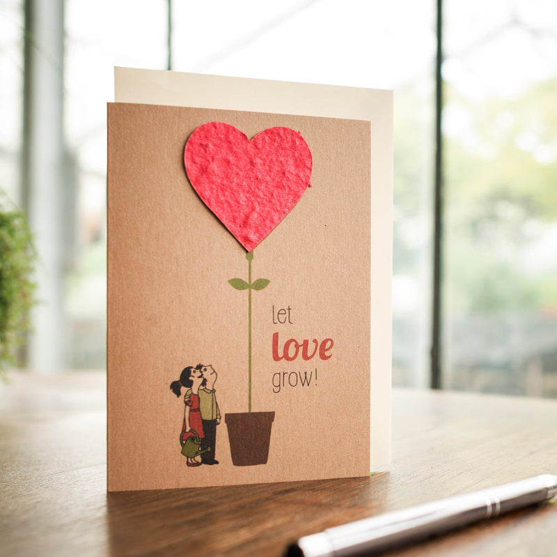 Grußkarte Let love grow – Liebe und Blumen pflegen — Die Stadtgärtner