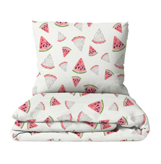 Kinderbettwäsche „Melonen“ aus OEKO‑Tex Baumwolle, 135x200 cm + 80x80 cm, sanftes Aquarell‑Melonen‑Design, wasserbasierte GOTS‑Farben – weich, hautfreundlich, sommerlich.
