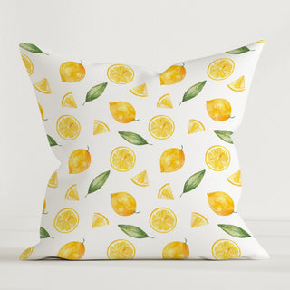 Sommerliches Kinder Dekokissen „Zitronen“, 40x40 cm, weiche Baumwolle, leuchtendes Zitronen‑Design, langlebiger wasserbasierter Druck – frisch, gemütlich, hautfreundlich.
