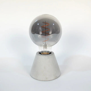 Fanal | Tischlampe aus Beton – Kegelförmiges Design | Hochfester Beton | Dimmbare LED-Kompatibilität