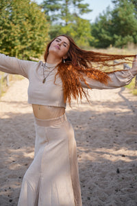 Marleen Crop Pullover Dune – Elegance & Comfort | Waist-length | Balloon Sleeves — Ansicht 8