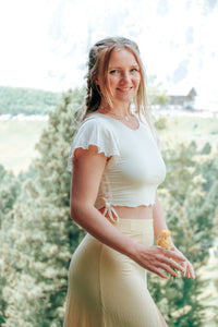 FARRAH Crop T-Shirt Shell Weiß – Tencel & Elasthan mit Rüschen — Ansicht 4