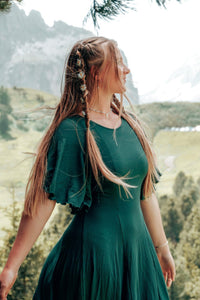 FARRAH Comfy Dress Deep Green – Fitted with Ruffle Hem & Bell Sleeves — Ansicht 14