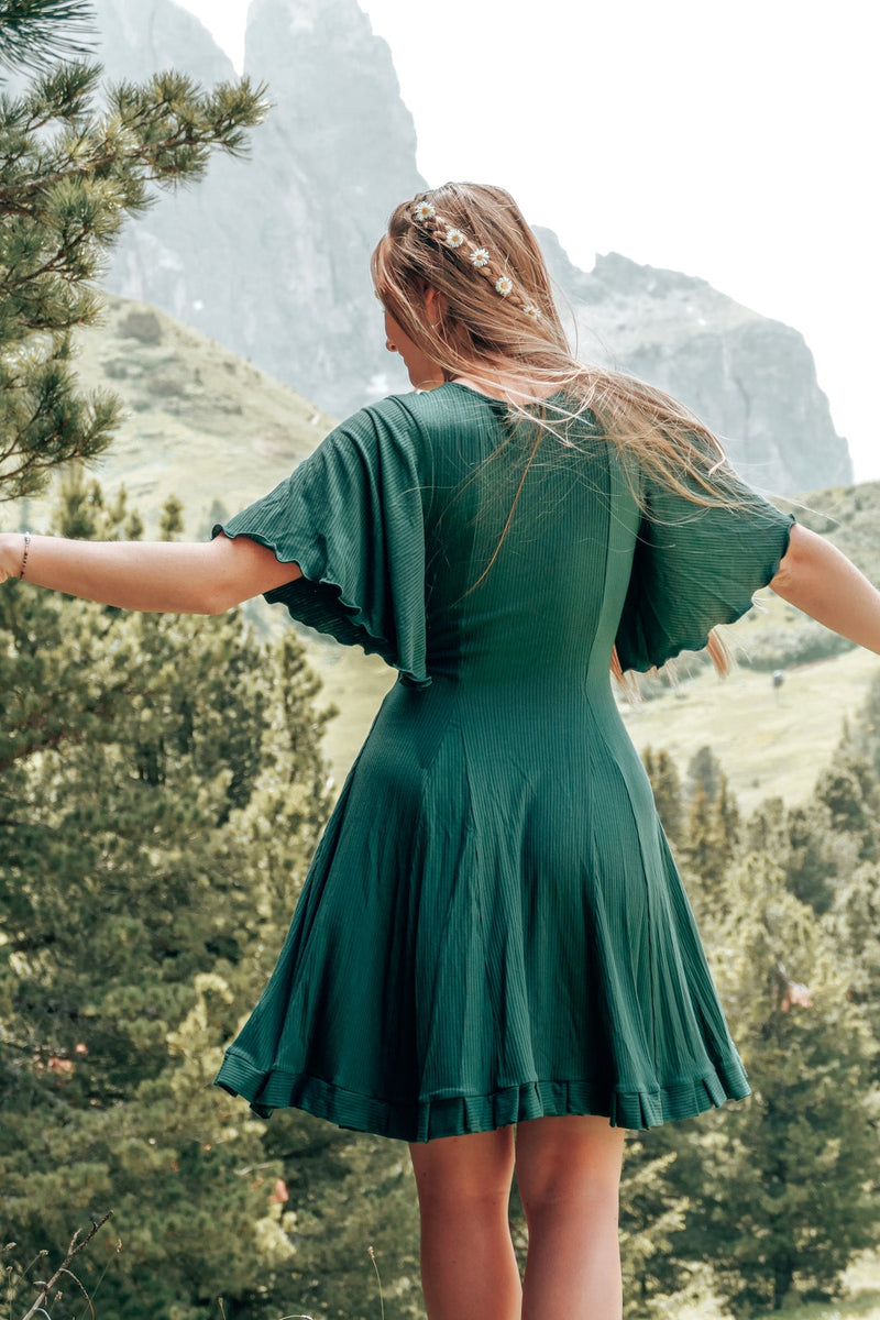 FARRAH Comfy Dress Deep Green – Tailliert mit Rüschensaum & Glockenärmeln — Ansicht 5