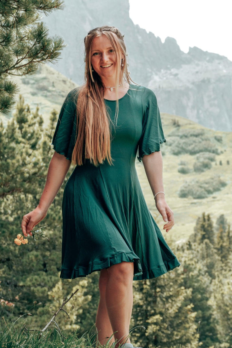 FARRAH Comfy Dress Deep Green – Fitted with Ruffle Hem & Bell Sleeves — Ansicht 7