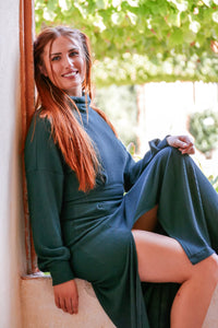 AILA Comfy Dress Deep Green – LENZING™ Viskose Oversized Winterkleid — Ansicht 5