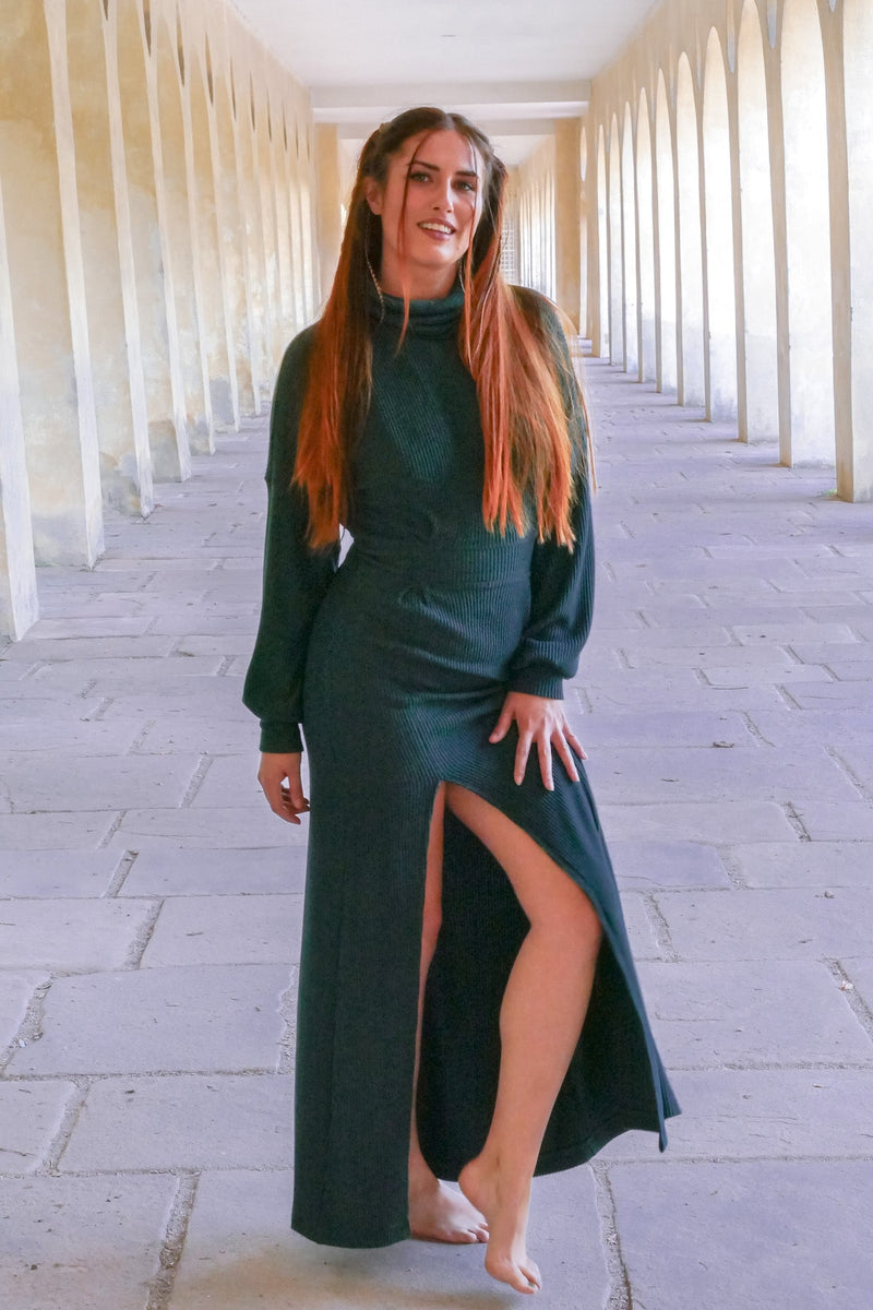 AILA Comfy Dress Deep Green – LENZING™ Viskose Oversized Winterkleid — Ansicht 6