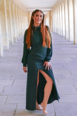 Langes Winterkleid mit Schlitz mit Taillenbetonung und Ballonärmeln für Damen