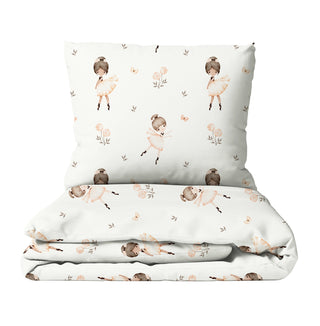 Kinderbettwäsche „Ballerinas“ mit Tänzerinnen, Mondlicht & Schmetterlingen, Größen 135×200/80×80 & 100×135/40×60, Musselin oder Baumwoll‑Satin, OEKO‑Tex – elegante Traumtänze
