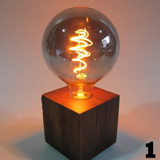 Skumring – Nachttischlampe aus Räuchereiche | Handgefertigt | Dimmbare LED | Warmes Licht