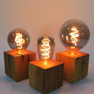 Skumring Nachttischlampe Eichenholz 10x10cm handgefertigt