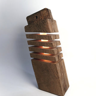 Torn 4 Stehlampe – Designerstück | recyceltes Holz | handgefertigt