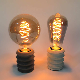 Jiro | Tischlampe aus Beton – Modern | Handgefertigt | Dimmbare LED-Kompatibilität