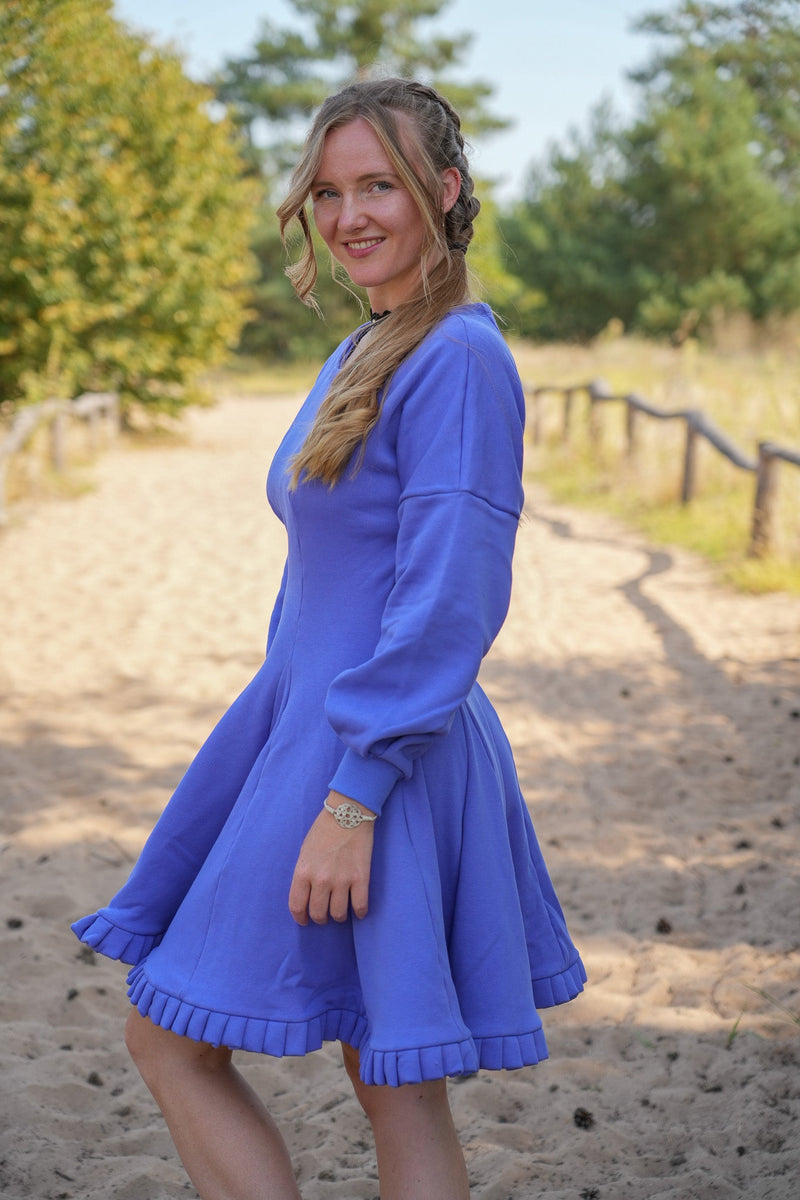 KAYLA Kleid Violet Blue – Bio-Baumwolle, taillenbetont — Ansicht 3