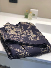 Satin Kimono Indigo Peony – 100% mercerisierte Baumwolle, 300 TC — Ansicht 3