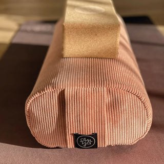 OM YA Yoga Bolster – Möbelkord | Handgefertigt | Dinkelfüllung