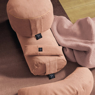 OM YA Yoga Bolster – Möbelkord | Handgefertigt | Dinkelfüllung