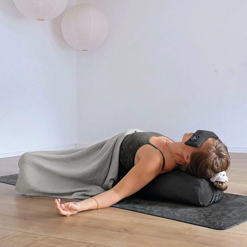 OM YA Design Yoga Bolster Möbelkord Dinkelfüllung handgefertigt — Ansicht 2