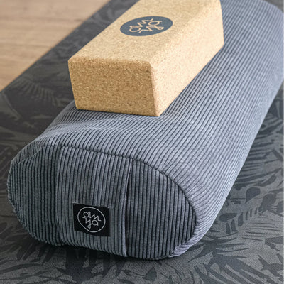 OM YA Design Yoga Bolster Möbelkord Dinkelfüllung handgefertigt