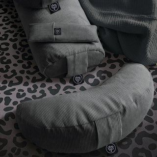 OM YA Design Halbmondkissen – Möbelkord | Dinkelfüllung | Handgefertigt