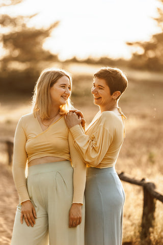Crop-Pulli aus nachhaltigem Tencel in zartem Gelb 