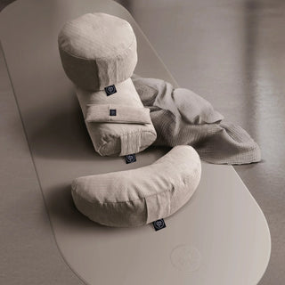 OM YA Yoga Bolster – Möbelkord | Handgefertigt | Dinkelspelzfüllung