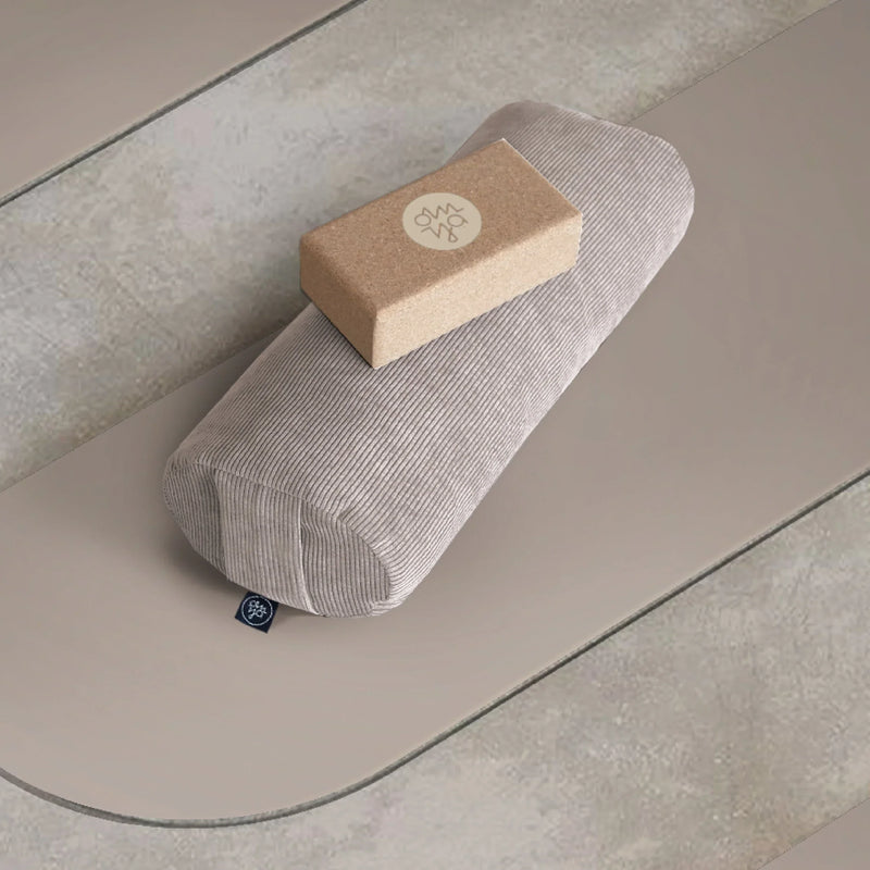 OM YA Yoga Bolster Möbelkord handgefertigt Dinkelspelz 60 cm — Ansicht 3