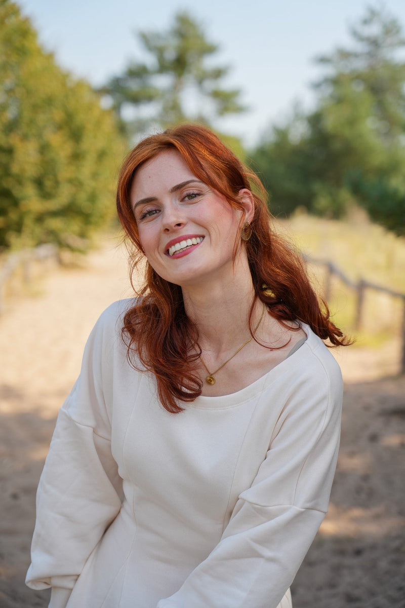 KAYLA Kleid Creamy White – Bio-Baumwolle, Rüschensaum — Ansicht 3