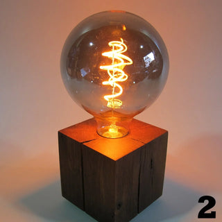 Skumring – Nachttischlampe aus Räuchereiche | Handgefertigt | Dimmbare LED | Warmes Licht