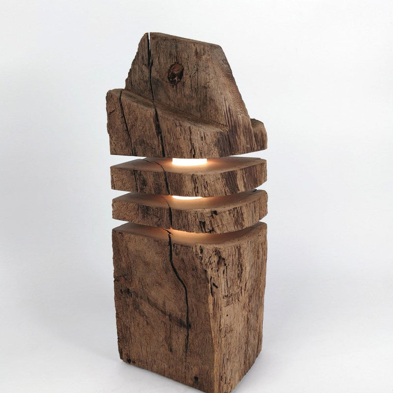 Torn 7 Stehlampe – Designerstück aus recyceltem Fachwerkholz — Ansicht 2