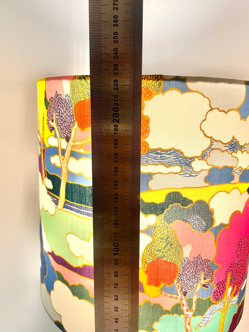 The Archive Collection: Kabellose Fohr Vasenlampe mit Lampenschirm aus Liberty-Reprint „Prospect Road“ — Ansicht 10