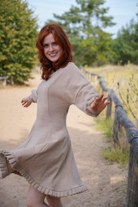 KAYLA dress dune – organic cotton, balloon sleeves, ruffled hem — Ansicht 3