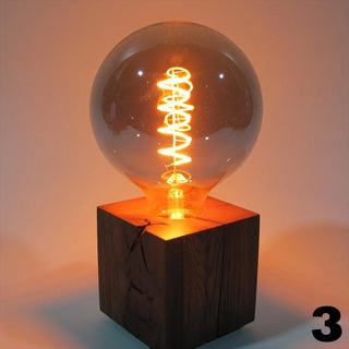 Skumring Nachttischlampe – Eichenholz Design | Handgefertigt | Dimmbares Licht