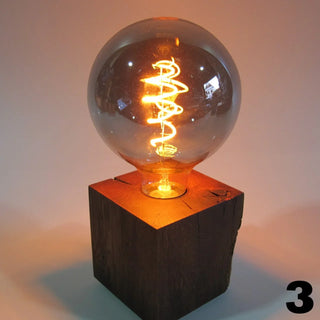 Skumring – Nachttischlampe aus Räuchereiche | Handgefertigt | Dimmbare LED | Warmes Licht